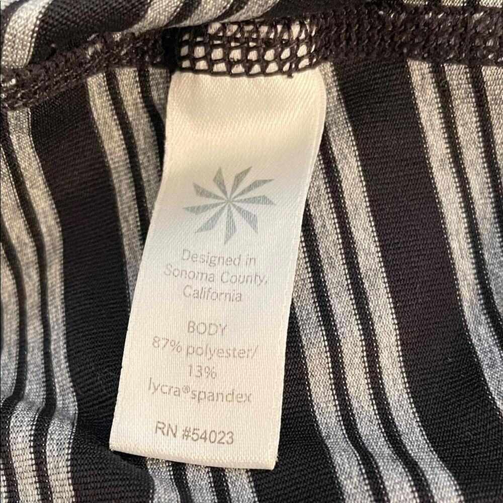 Athleta Chaturanga Striped Capri leggings Black Gray M athleisure yoga workout - Picture 9 of 9